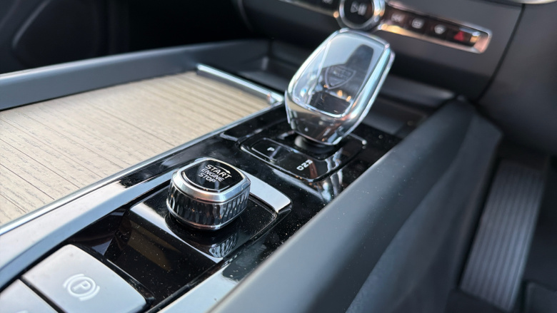 Volvo XC60 2.0 B5P Plus Dark 5dr AWD Geartronic Petrol Estate